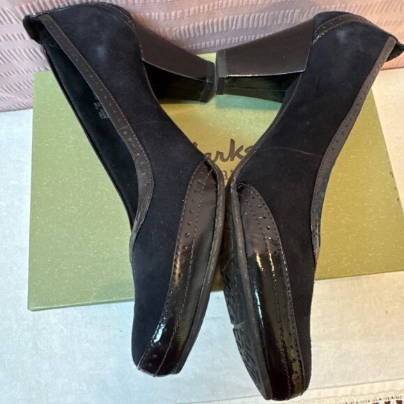 CLARKS ARTISAN Navy Suede Chunky Heels - Picture 3 of 6